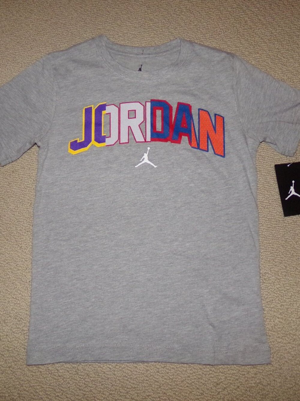 NWT BOYS JORDAN GRAPHIC T-SHIRT SZ M